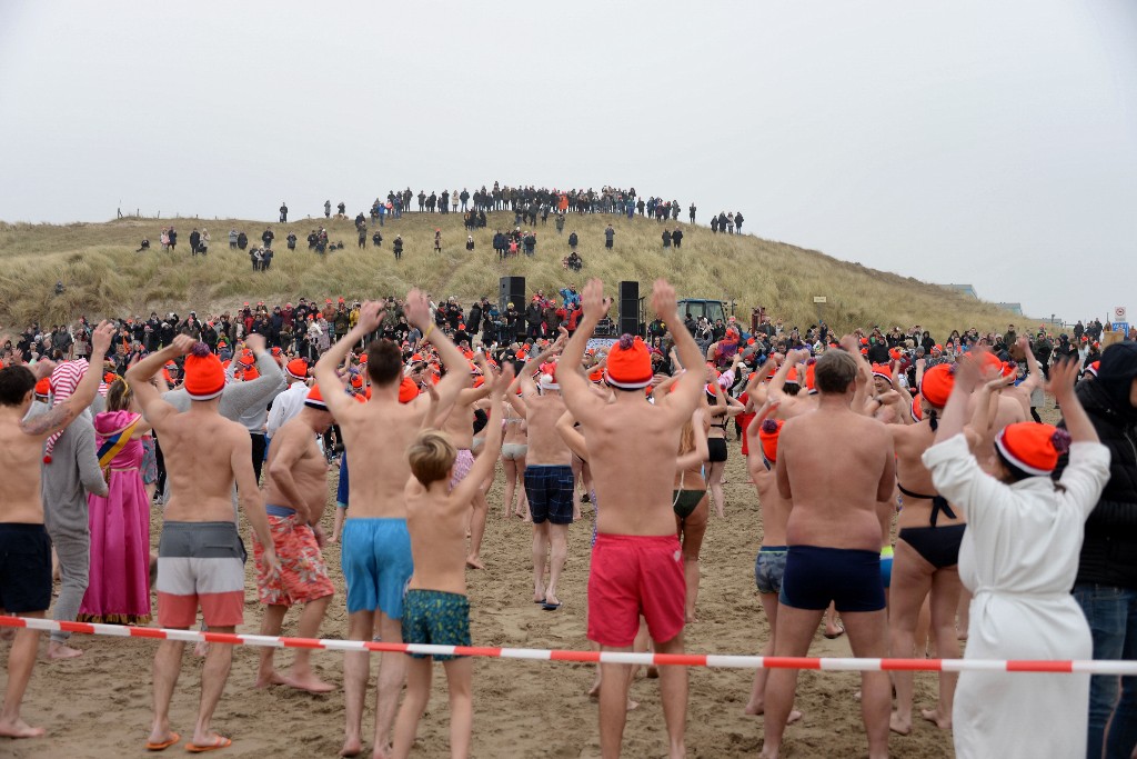 ../Images/Nieuwjaarsduik Nederzandt 2020 026.jpg